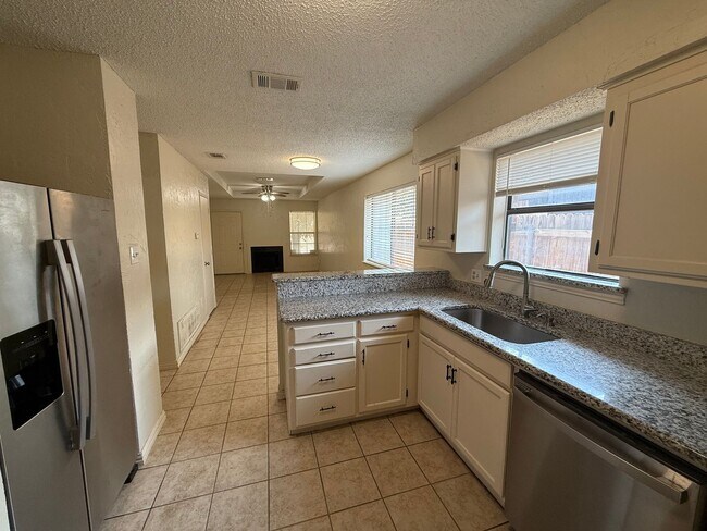 Photo - 2 bedroom 1 bathroom Duplex in 76015
