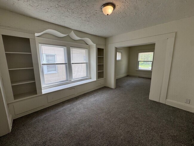 3039 E 126th St Unidad Down Unit