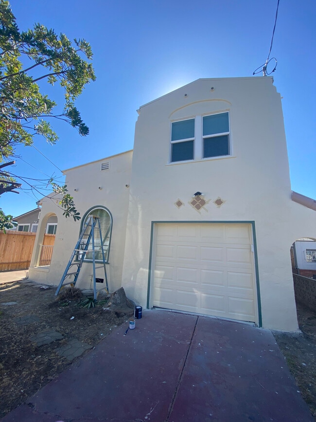 Building Photo - 207 Curry Ave Rental