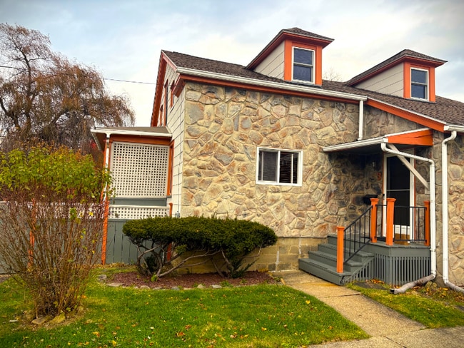 Building Photo - 3 E 3rd Ave