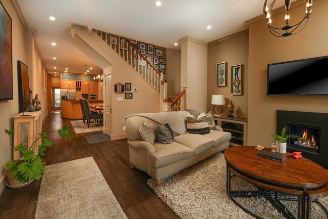 Photo - 6 Quincy Pl NE