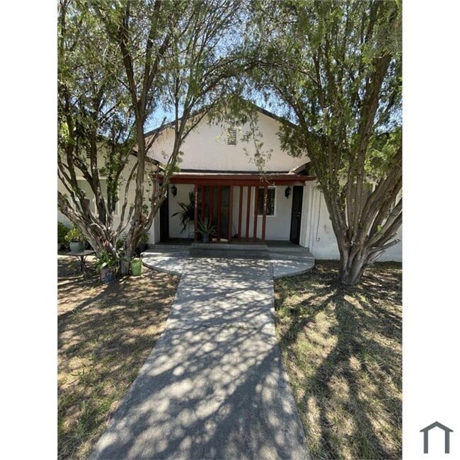 Building Photo - 2139-2145 S Lee Avenue Unit 2139