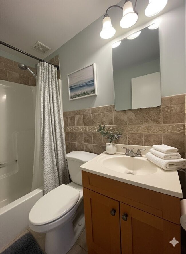 Photo - Recently updated 2 bedroom condo in charmi...