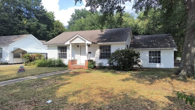 Building Photo - 1215 S Elm St