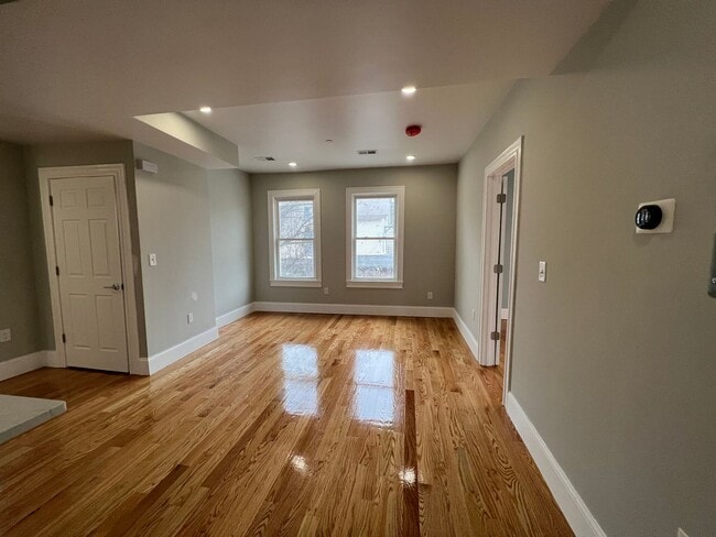 Photo - No Brokers Fee, In-Unit Washer and Dryer, Eat-in Kitchen