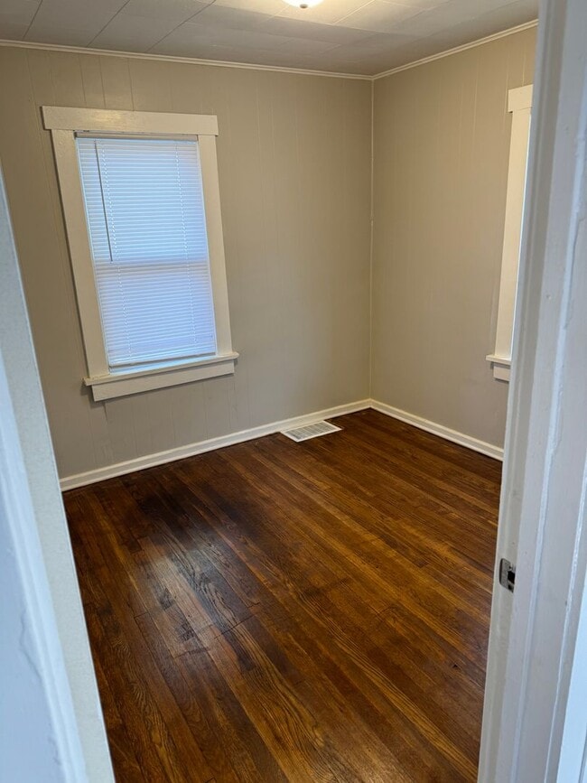 Photo - 2 Bedroom House - RENT SPECIAL!
