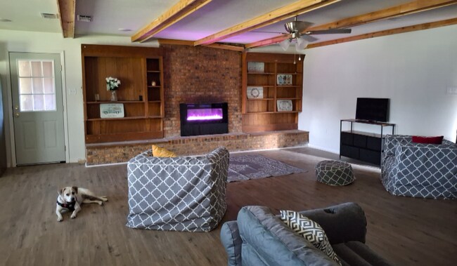 Photo - 140 Watters St