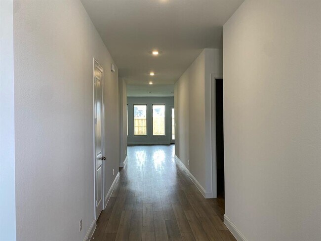 Photo - 4823 Avon Ridge Way