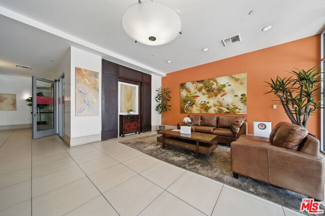 Photo - 3223 W 6th St Unidad 406