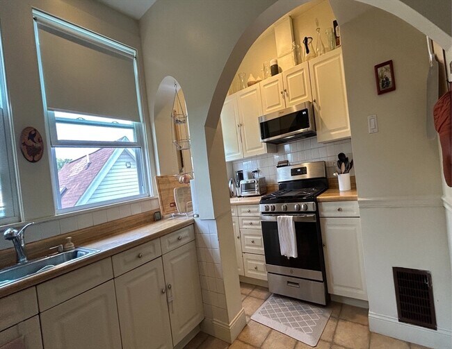 Photo - 20 Newbury St Unit 3