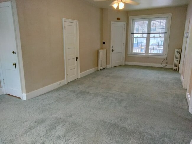 Photo - Spacious 1 bedroom 1 bath on the Main Level of a 5 plex. Unit LEE #1