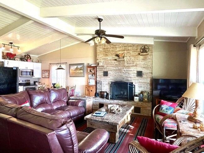 Photo - 1114 W 17th St