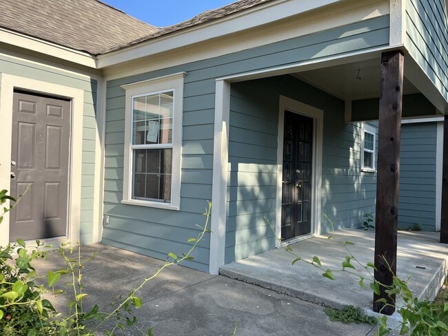 Photo - 1512 Live Oak St