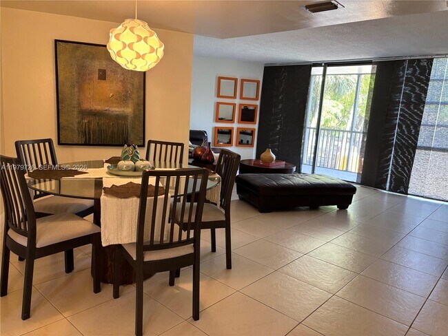 3301 N Country Club Dr Unit 211
