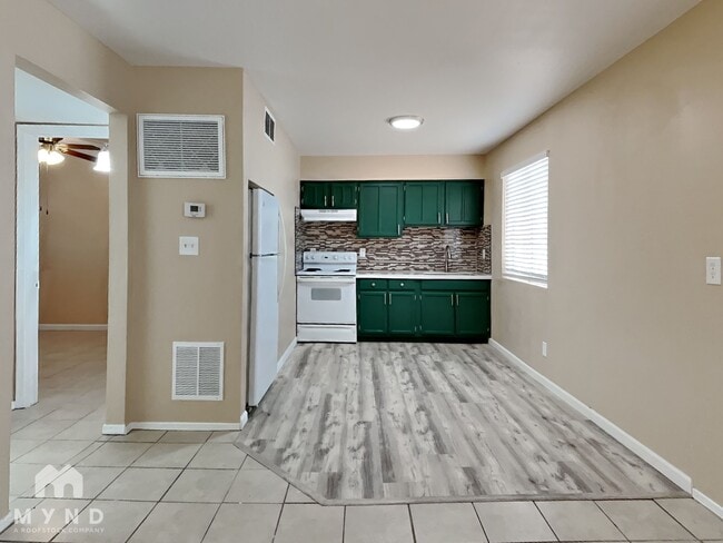 Photo - 1702 E Cambridge Ave