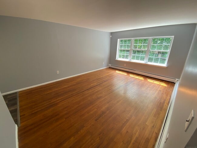 Building Photo - 10 Highland St Unit 2R Rental