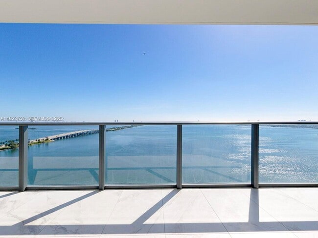 Building Photo - 3131 NE 7th Ave Unit 2702