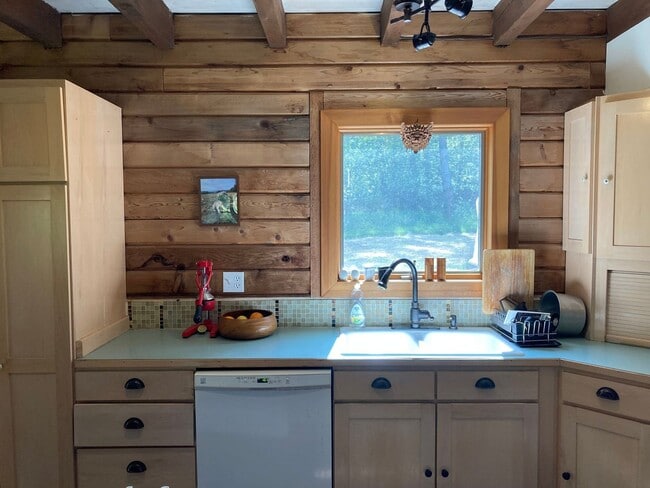 Photo - Pet-Friendly 3-Bedroom Home with Beach Access