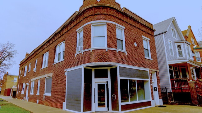 Building Photo - 2237 N Hamlin Ave Unit 2N Rental