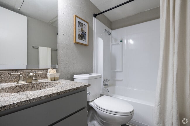 2BR, 2 BA - 800SF - Bathroom