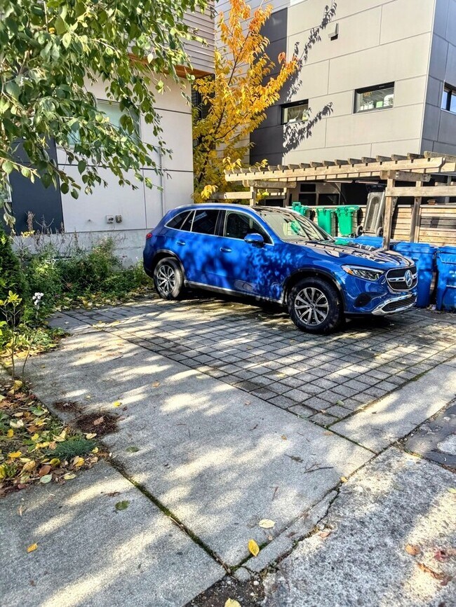 Photo - 2618 Eastlake Ave E