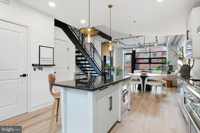 Building Photo - 2125 14th St NW Unit 304W