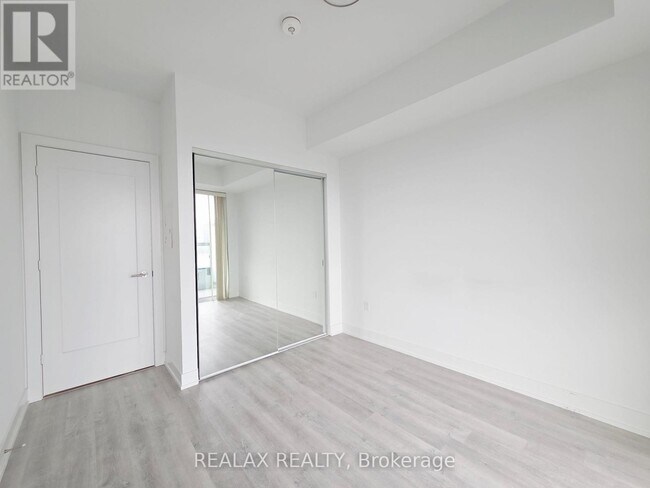 Photo - 30 Inn On The Pk Dr Unité 1107