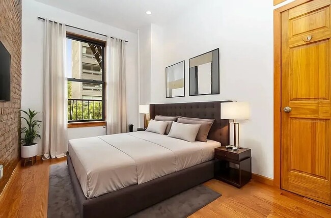 Photo - 290 W 12th St Unidad 2A