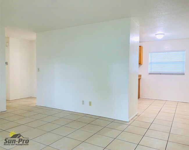 Photo - 1965 Nelson Ave