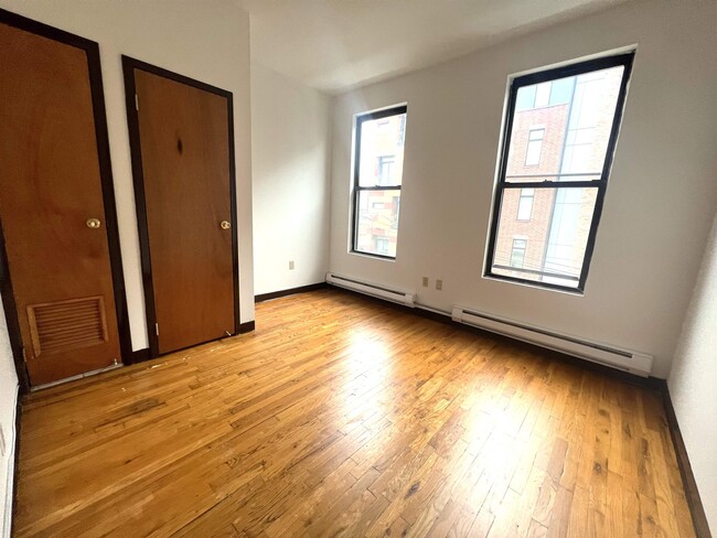 Building Photo - 1409 Grand St Unit 8 Rental