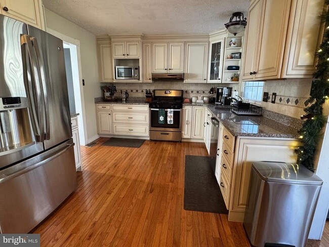 Photo - 3132 Laurel View Dr