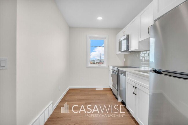 Photo - 21039-21025 25 Ave NW