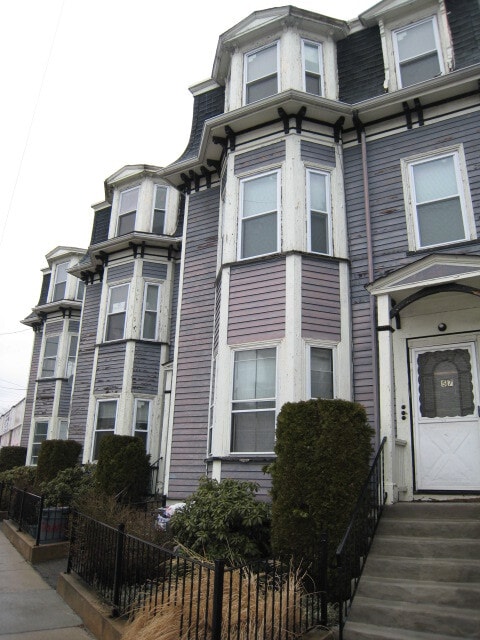Building Photo - 61 Summer St Unit 1