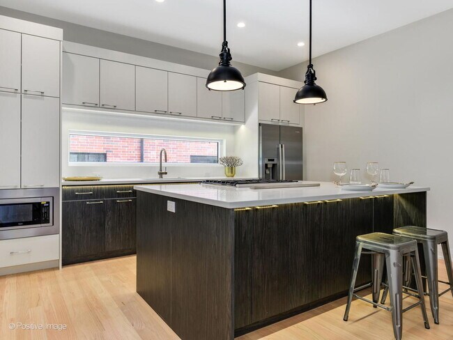 Photo - 2345 W Morse Ave