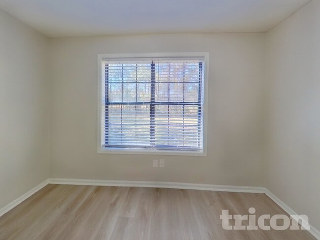 Photo - 114 Scarborough Ct