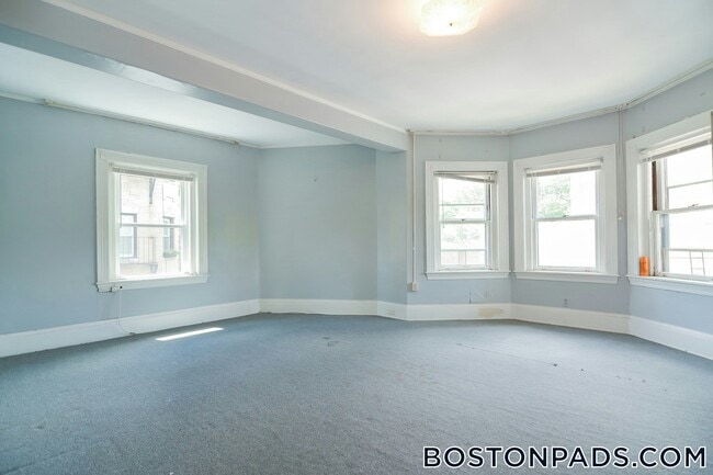 Photo - 923 Beacon St Unit 3