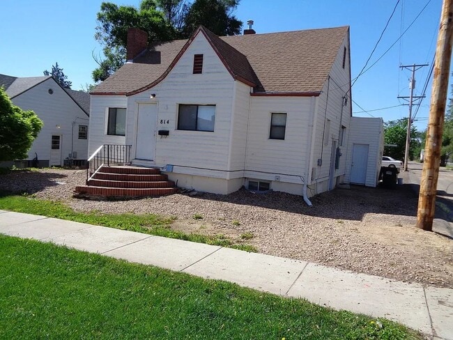 Building Photo - 6 Bedroom House Available 7/7 close to UNC