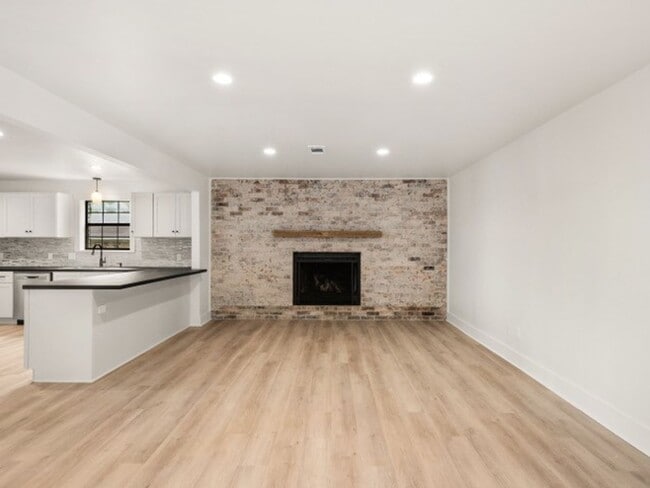 Photo - 100 Franklin St