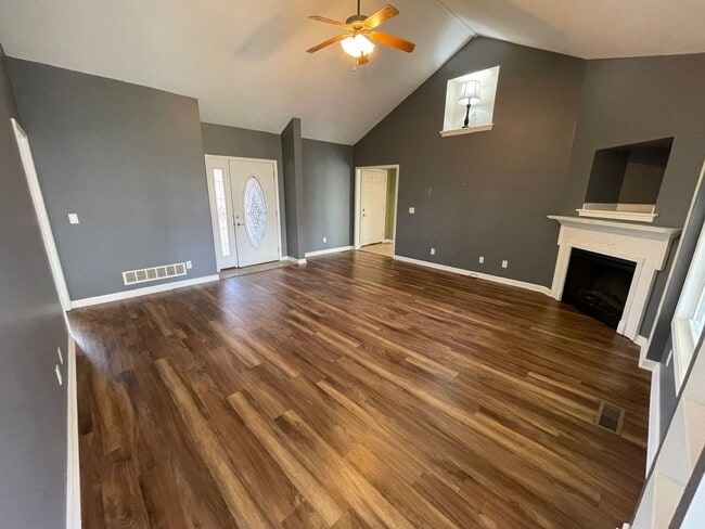 Photo - Awesome Home Great Location for Rent