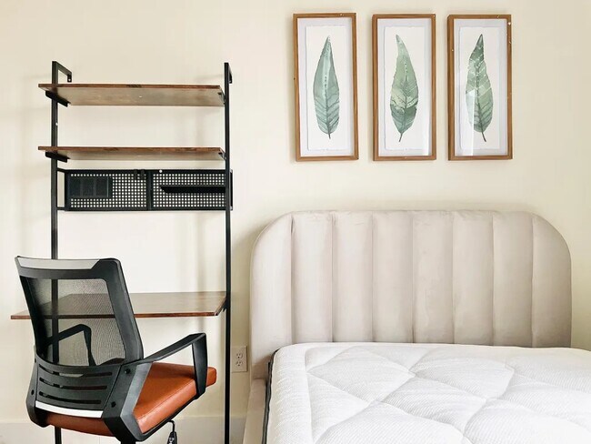 Photo - Furnished room/NOT APARTMENT Unit 19