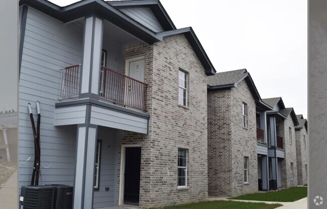 Building Photo - The Gates of Sour Lake Rental