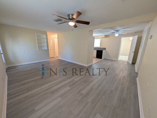 Photo - Newly renovated 3/1/1 NEW flooring, NEW paint, updated kitchen & bath, fenced yard.. a MUST SEE!!