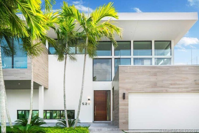 Photo - 521 Holiday Dr