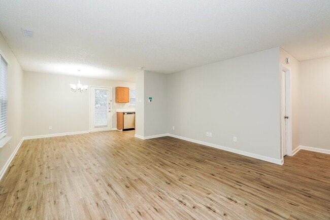 Photo - 10755 Glenayr Dr