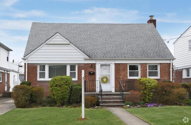 Building Photo - 1967 Stewart Ave Rental