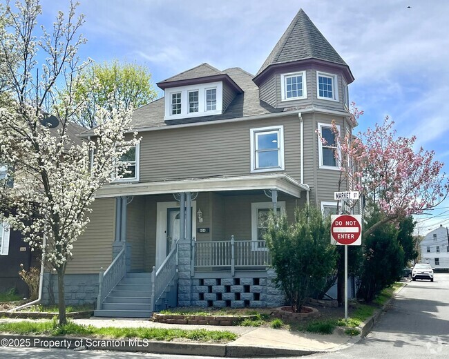 Building Photo - 904 Market St Rental