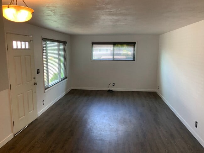 Photo - 2 Bedroom Off Coburg Rd.