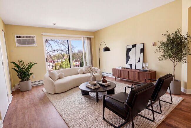 Photo - 744 Briar Hill Ln Unit 5