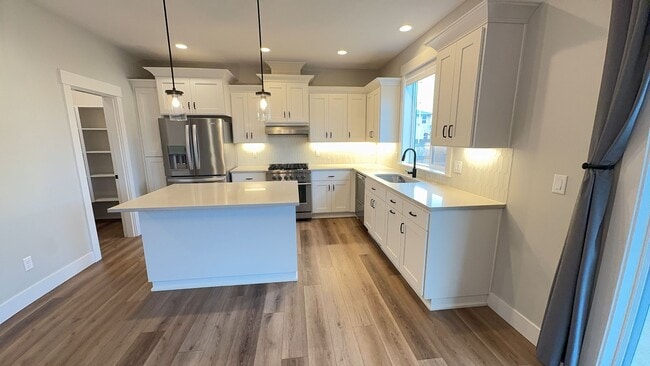 Photo - GORGEOUS CUSTOMIZED HOME - ALL THE DETAILS HERE!! 4bd/2.5ba + Bonus Rooms Excellent Location!!