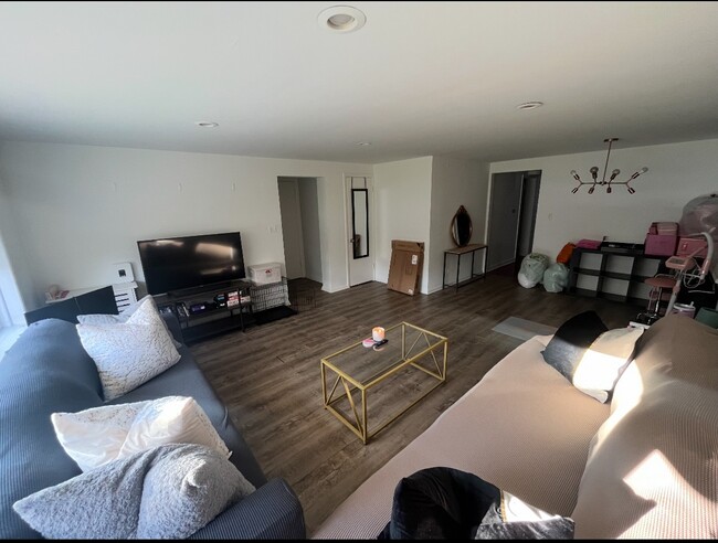 5737 N Elston Ave Unidad 1